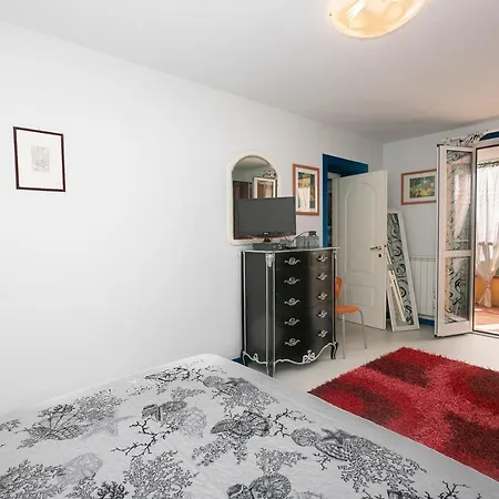With 3 Bedrooms In With Enclosed Garden And Wifi 100 M From The Beach Apartment *