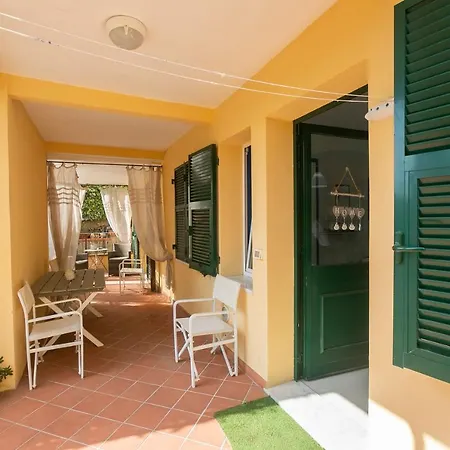 With 3 Bedrooms In With Enclosed Garden And Wifi 100 M From The Beach Apartment *